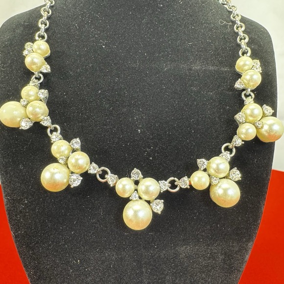 Vintage Silver Tone Faux Pearl And Diamond Costume Jewelry Necklace - Picture 2 of 5